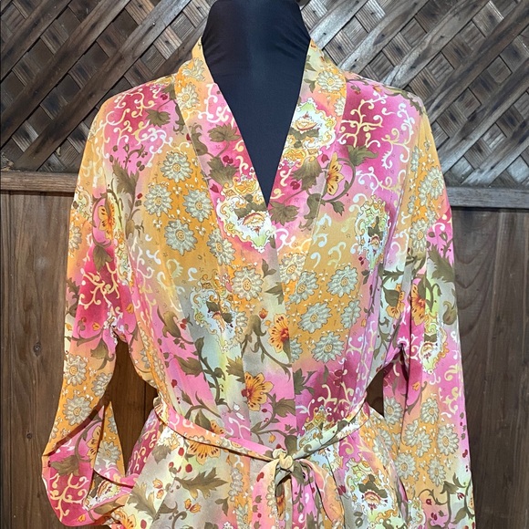 Victoria Secret Semi-Sheer Robe w/pockets - Picture 3 of 16